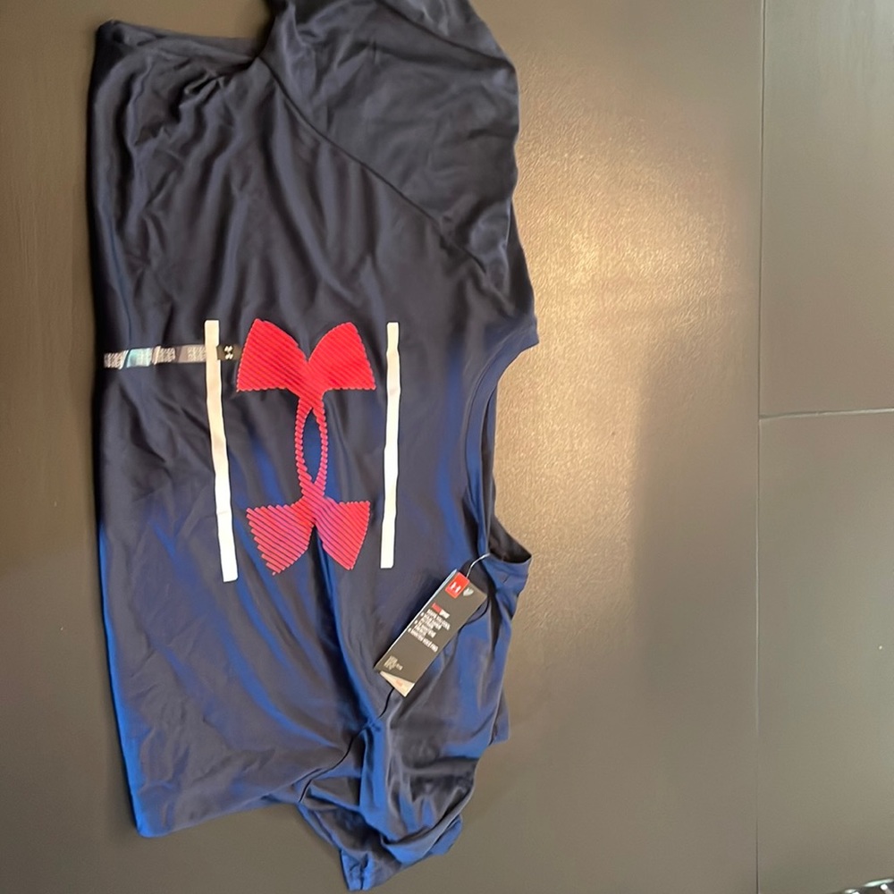 Mens under armour Tshirt.